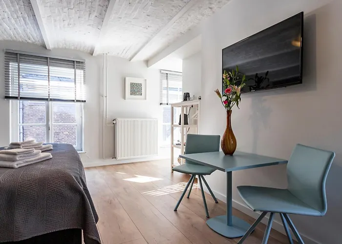 Gracht 62 Bed & Breakfast 4*